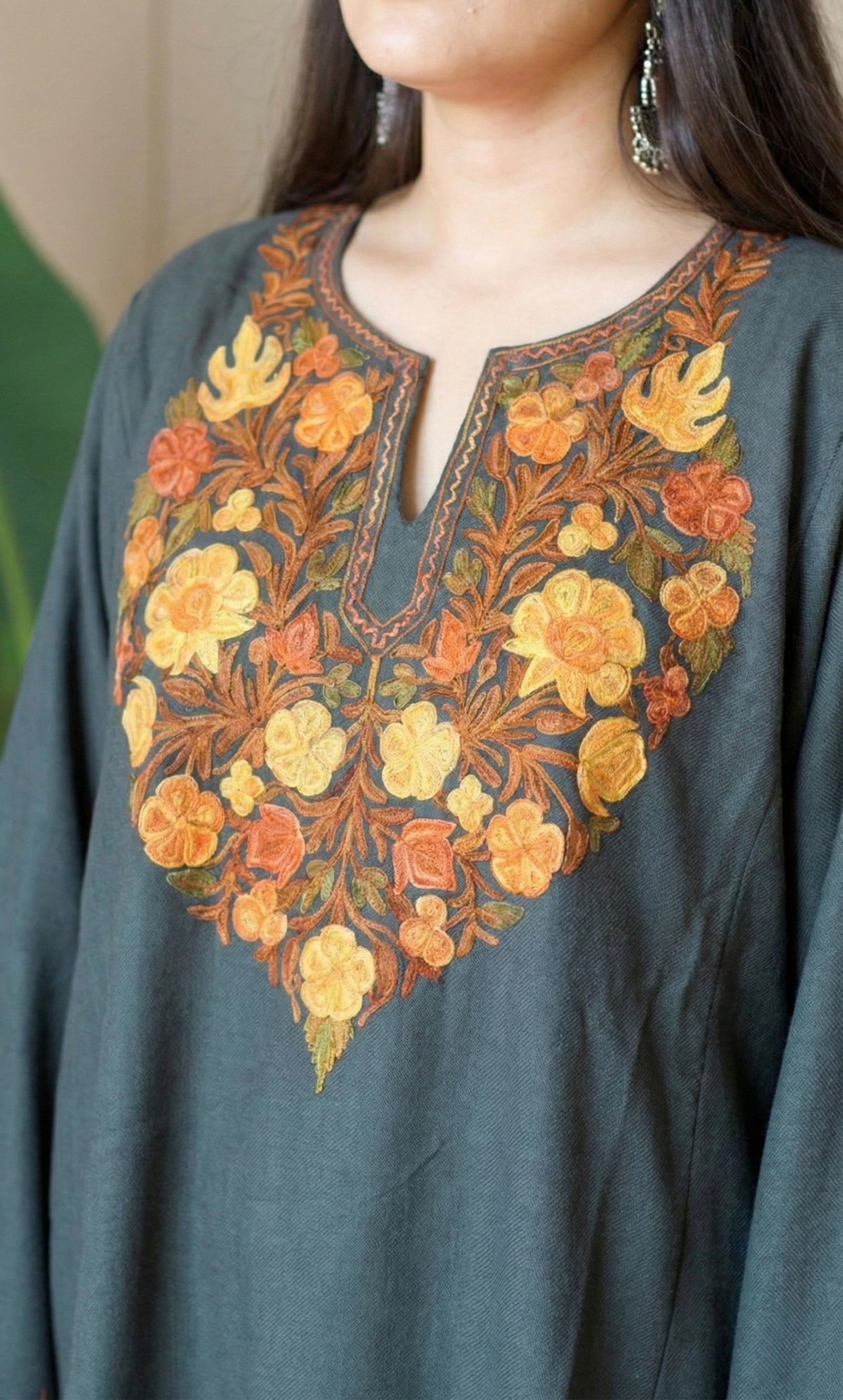 Golden Ember Grey Aari Embroidered Fine Cashmilon Pheran