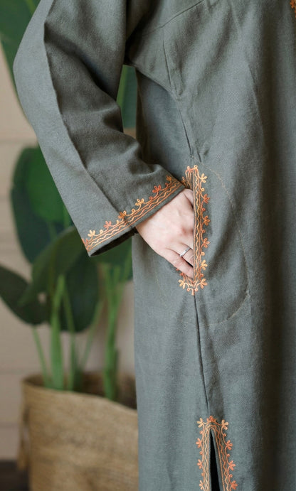 Golden Ember Grey Aari Embroidered Fine Cashmilon Pheran