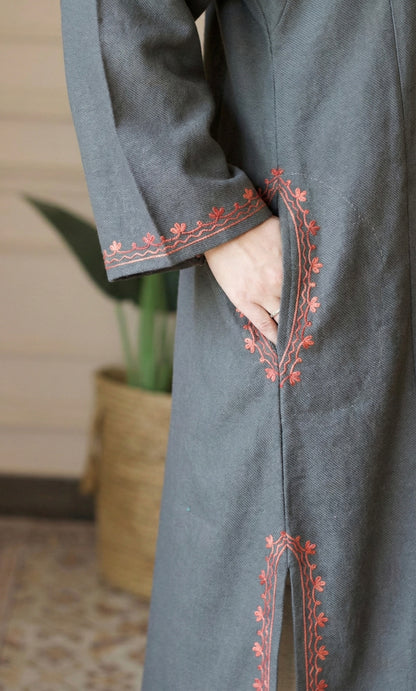 Peach Rose Bloom Grey Aari Embroidered Fine Cashmilon Pheran