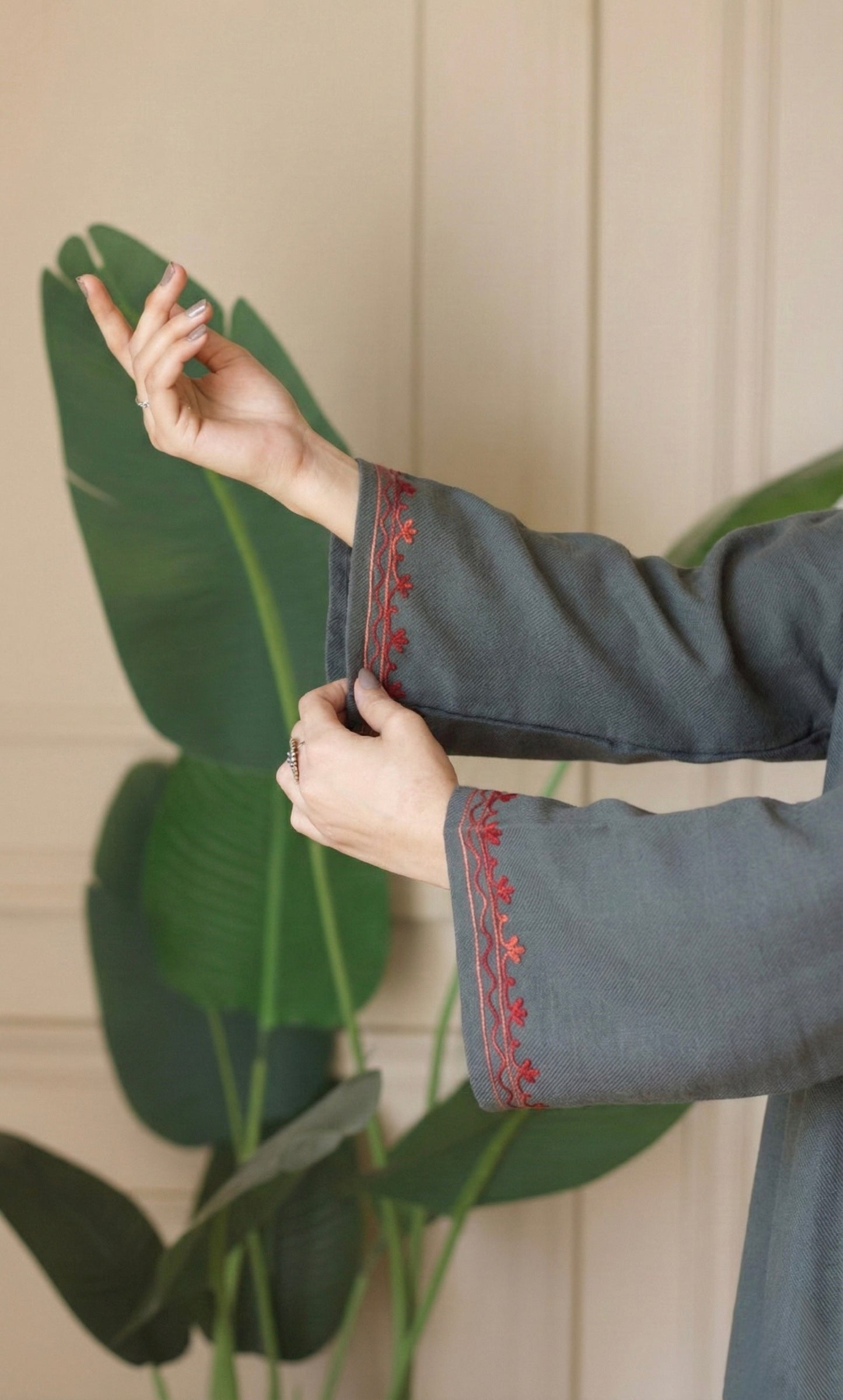 Peach Rose Bloom Grey Aari Embroidered Fine Cashmilon Pheran