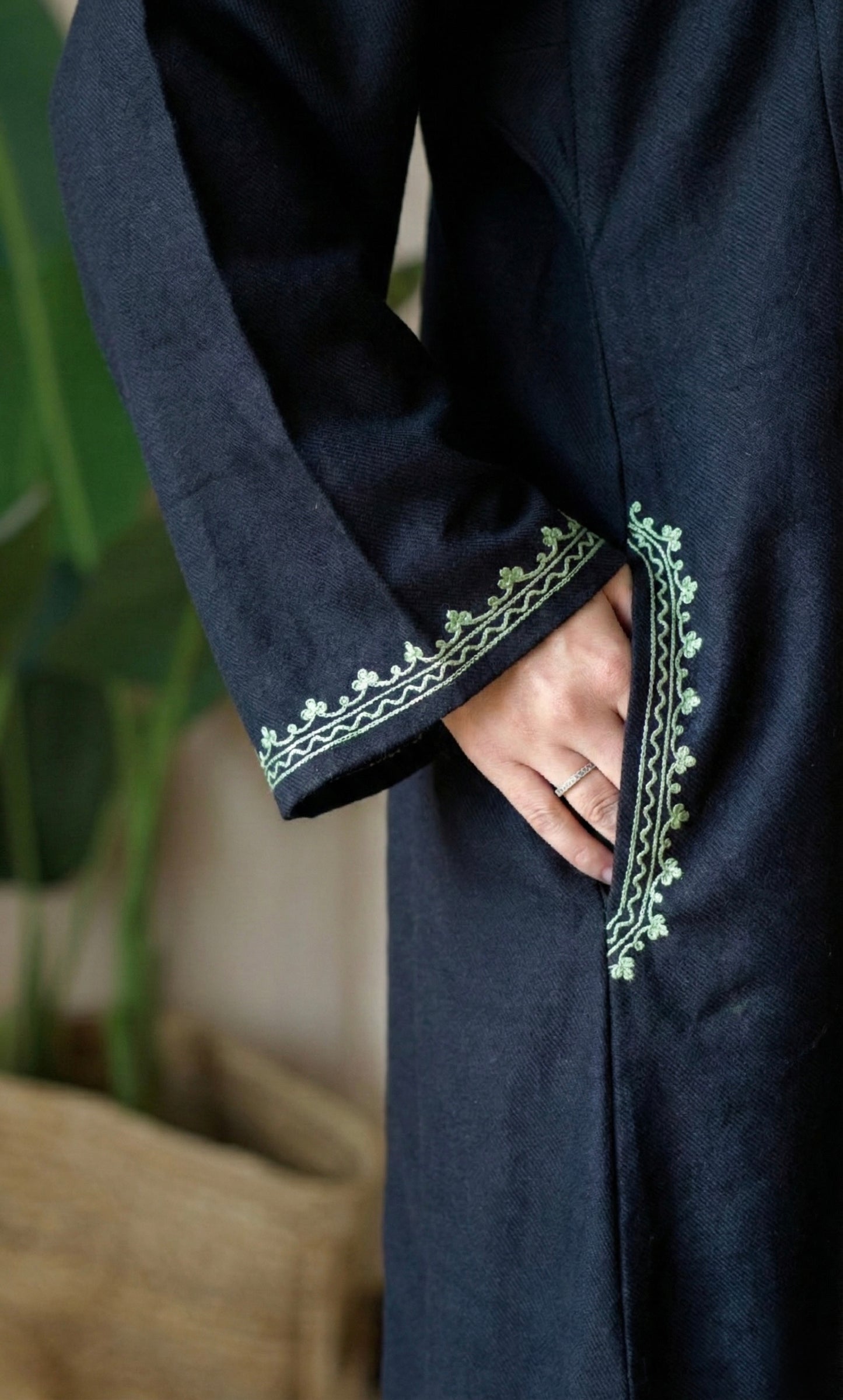 Black Emerald Bloom Aari Embroidered Fine Cashmilon Pheran