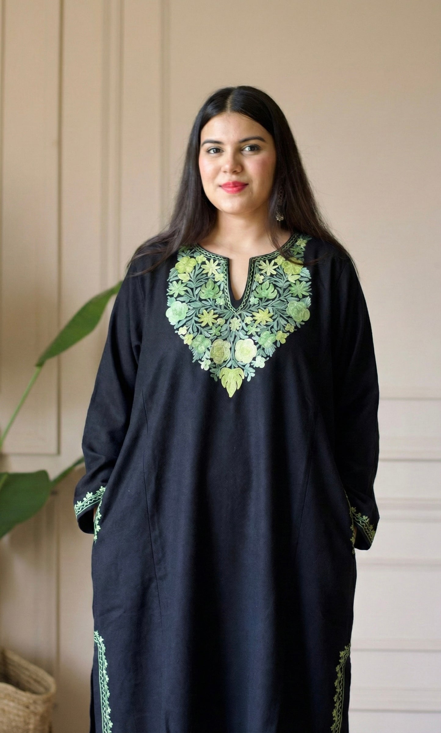 Black Emerald Bloom Aari Embroidered Fine Cashmilon Pheran