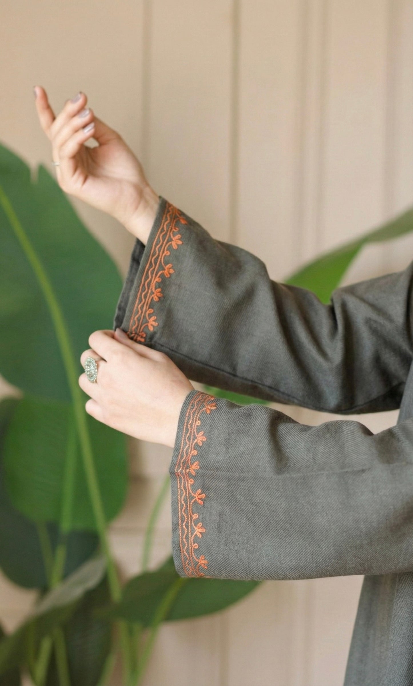 Golden Ember Grey Aari Embroidered Fine Cashmilon Pheran