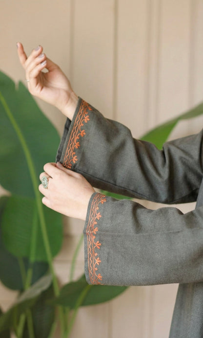 Golden Ember Grey Aari Embroidered Fine Cashmilon Pheran