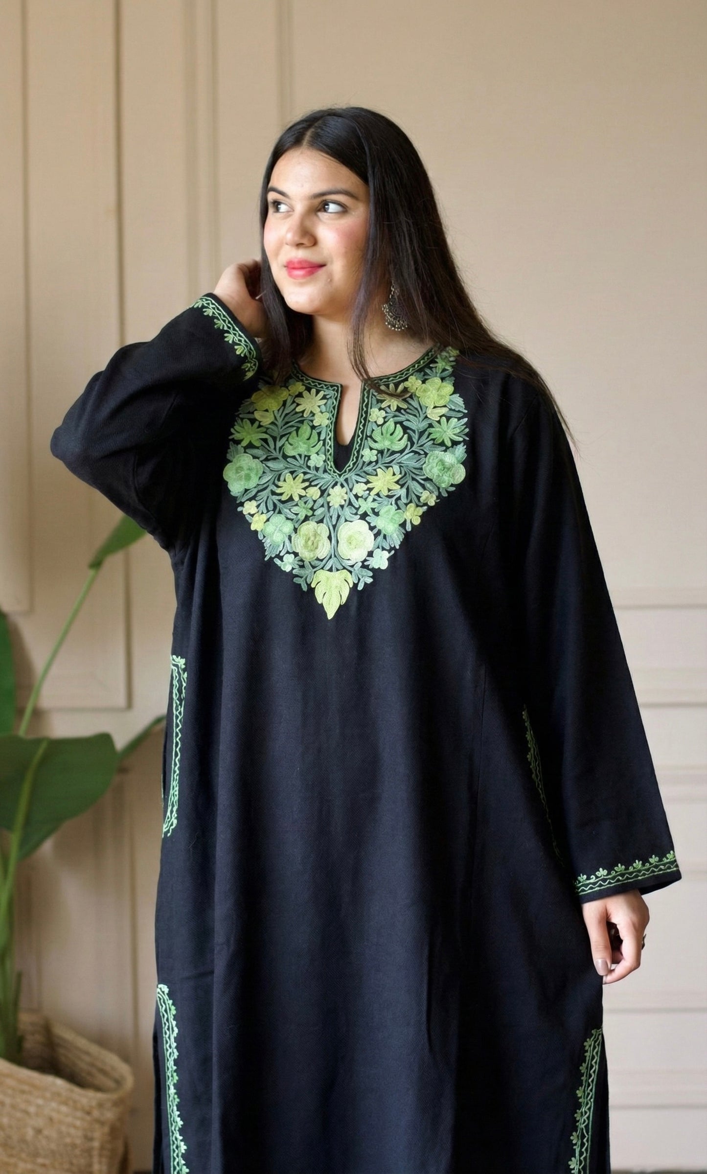 Black Emerald Bloom Aari Embroidered Fine Cashmilon Pheran