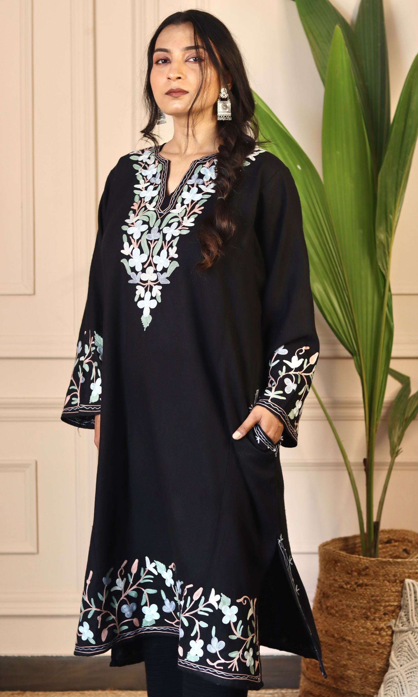 Black Aari Embroidered Fine Cashmilon Pheran