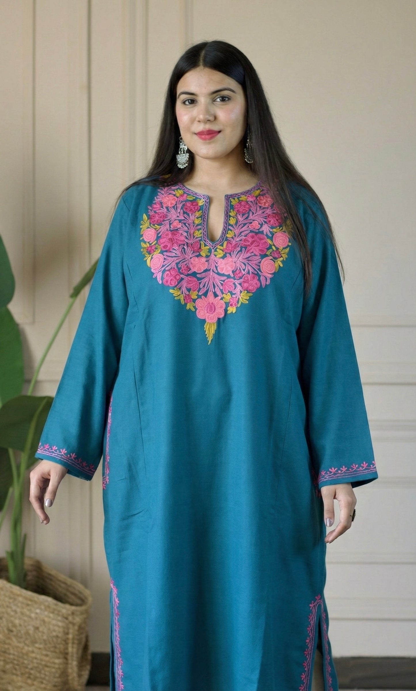 Sea Green Rose Aari Embroidered Fine Cashmilon Pheran