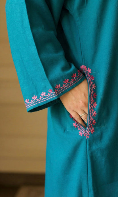 Sea Green Rose Aari Embroidered Fine Cashmilon Pheran