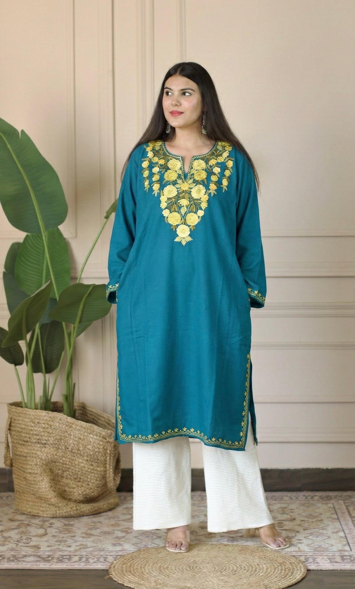 Sea Green Gold-Dust Aari Embroidered Fine Cashmilon Pheran
