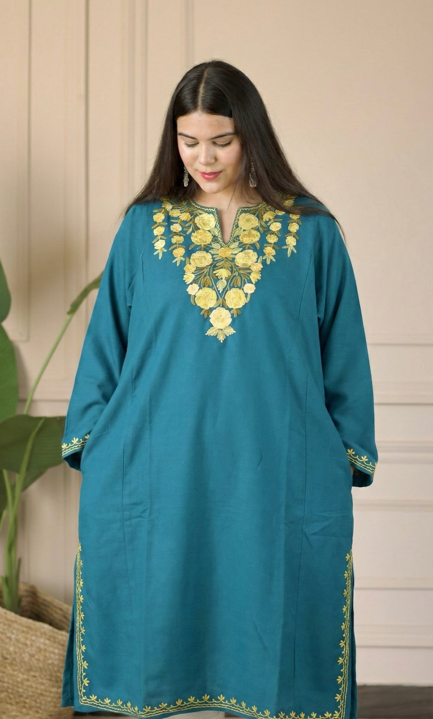 Sea Green Gold-Dust Aari Embroidered Fine Cashmilon Pheran