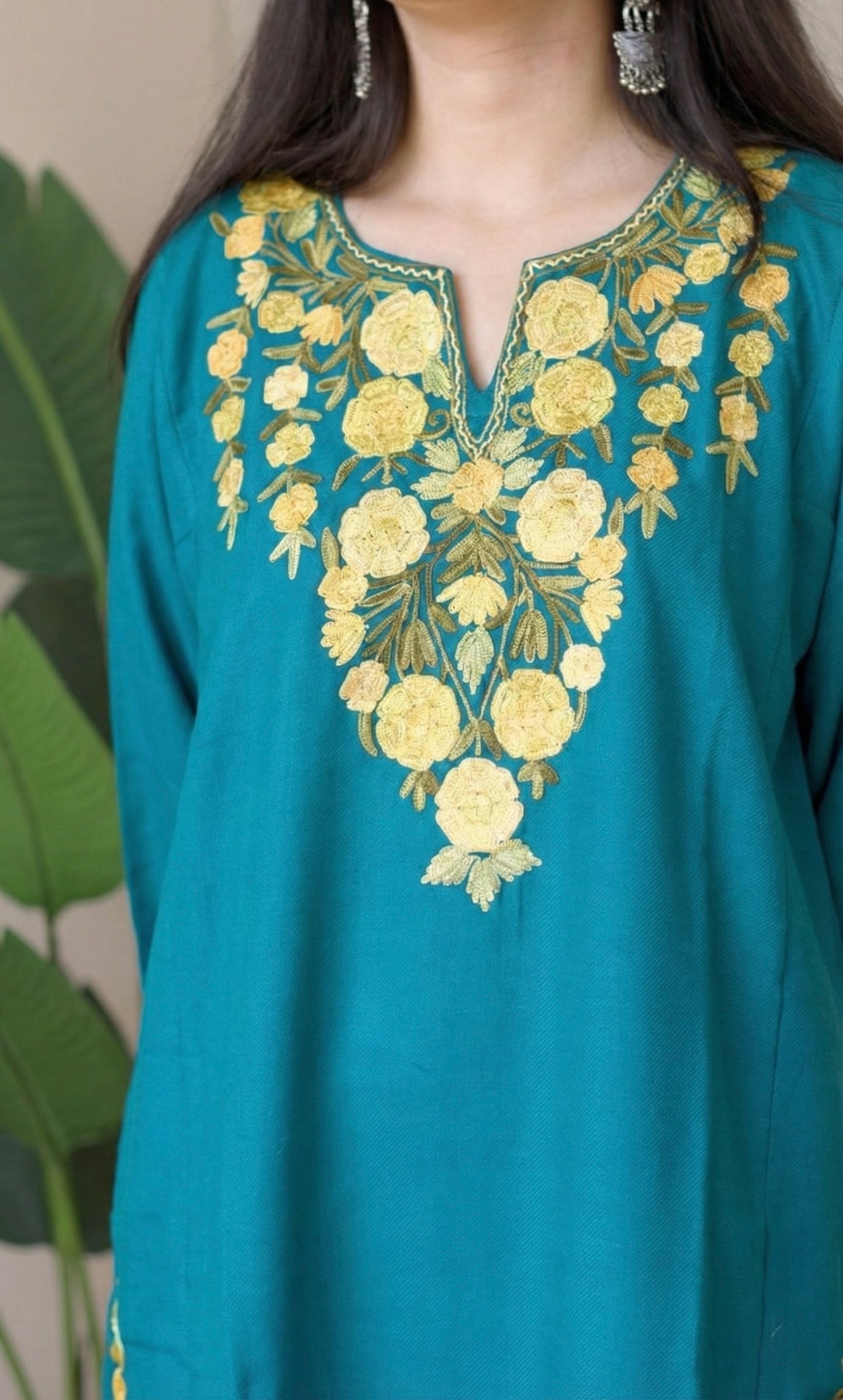 Sea Green Gold-Dust Aari Embroidered Fine Cashmilon Pheran