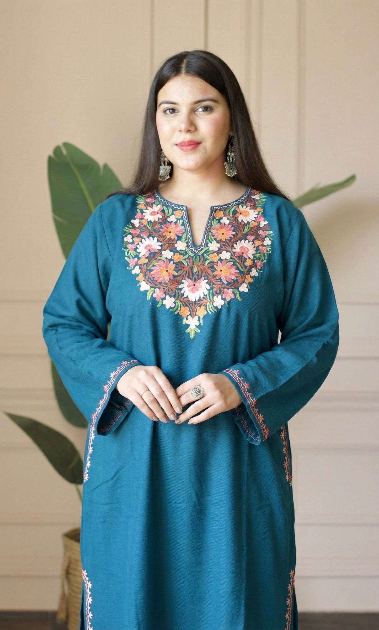 Sea Green Vibrant Aari Embroidered Fine Cashmilon Pheran