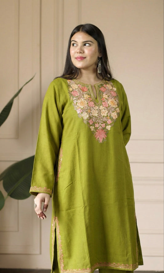 Peach Bloom Mehendi Aari Embroidered Fine Cashmilon Pheran