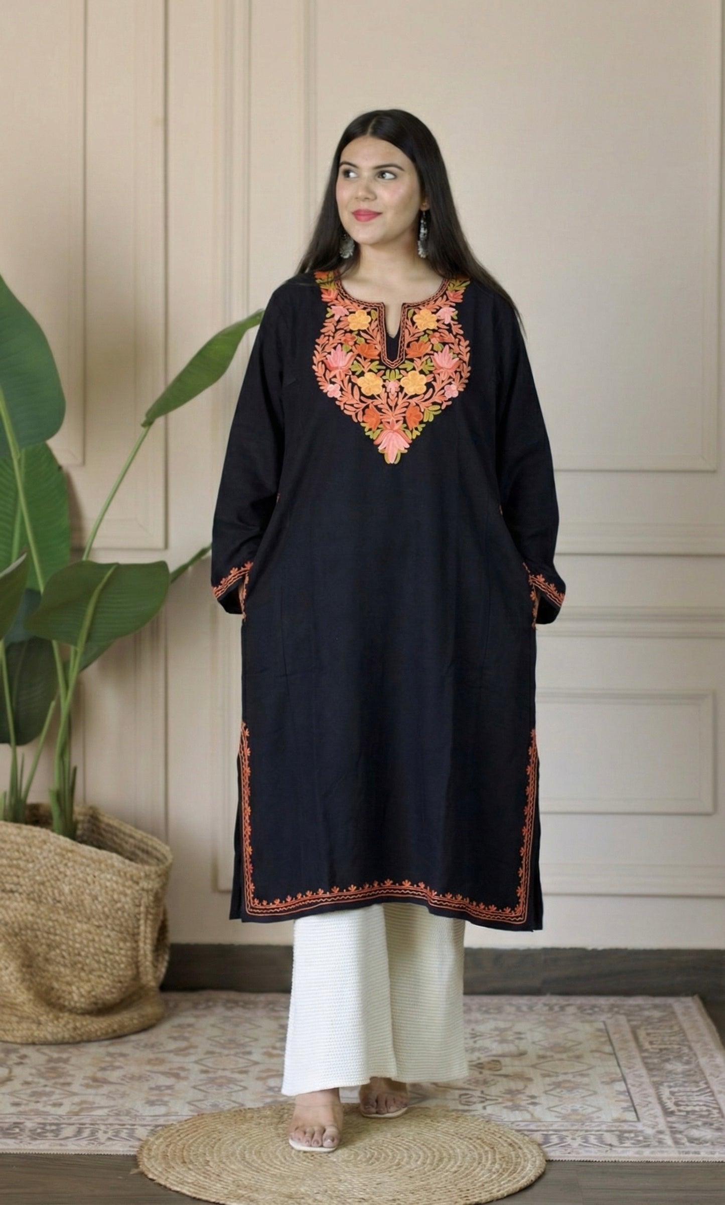 Black Saffron Bloom Aari Embroidered Fine Cashmilon Pheran