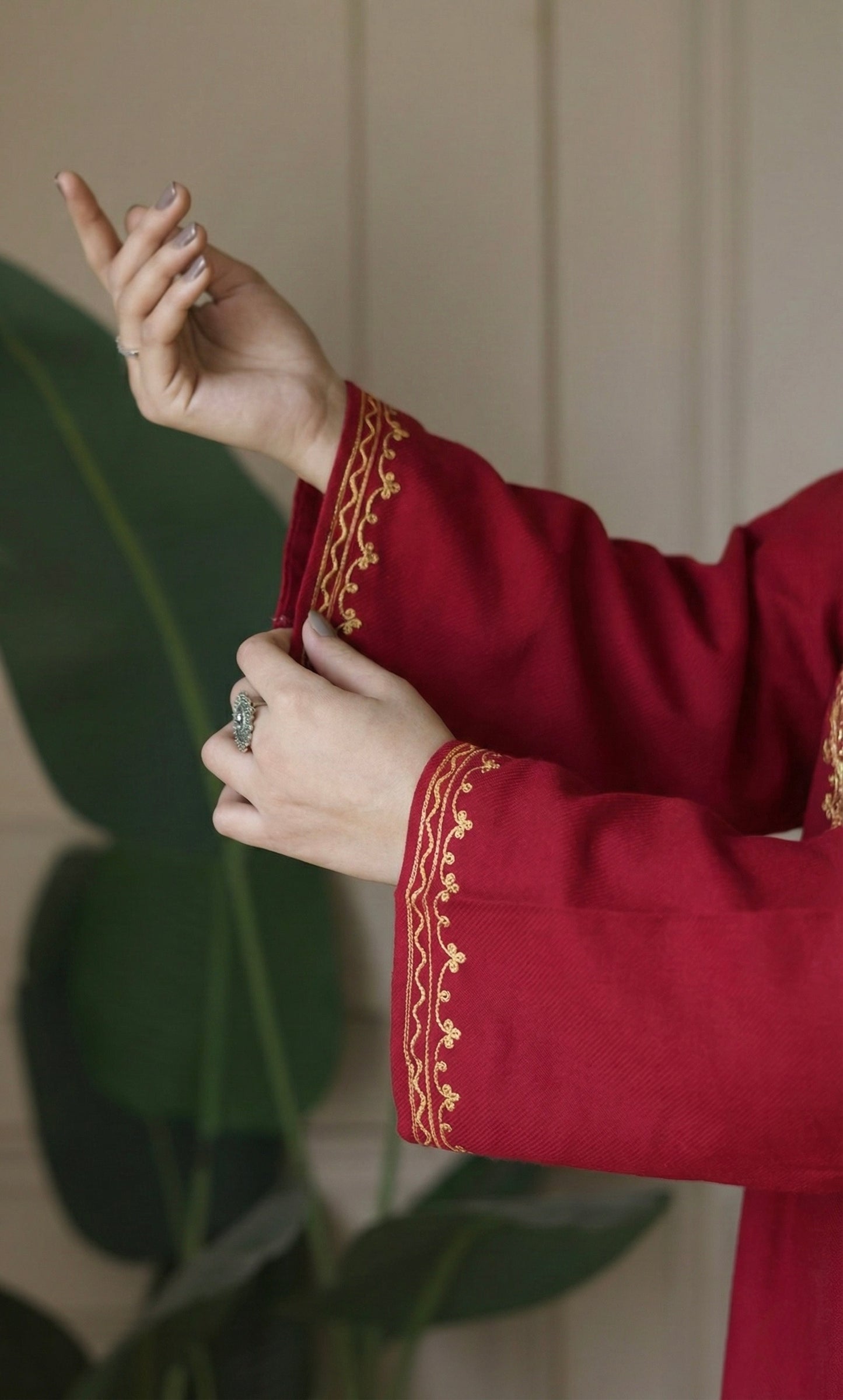 Crimson Saffron Bloom Aari Embroidered Fine Cashmilon Pheran