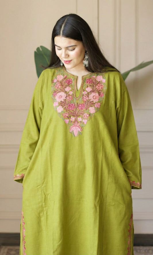 Mehendi Blush Bloom Aari Embroidered Fine Cashmilon Pheran