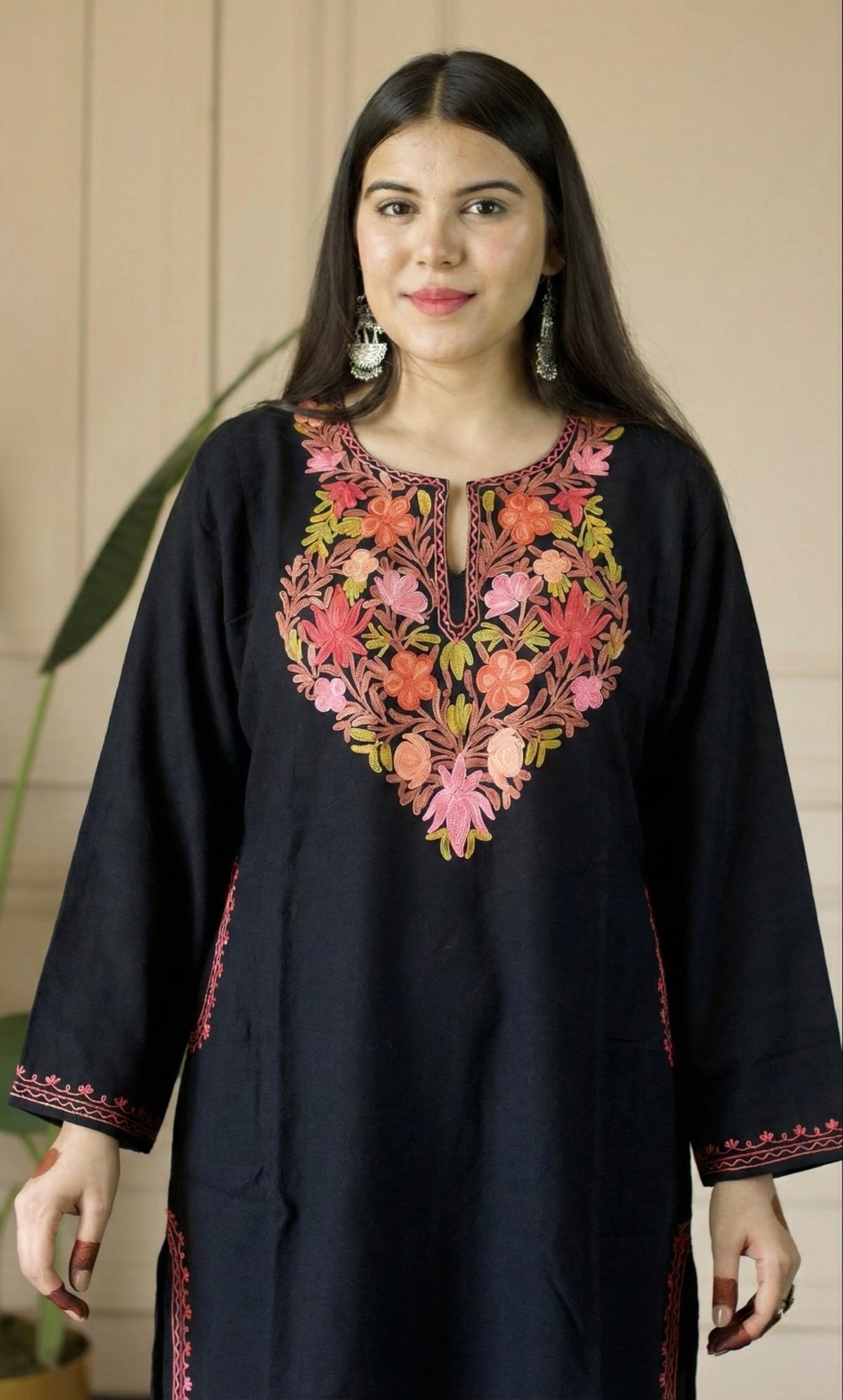 Black Saffron Rose Aari Embroidered Fine Cashmilon Pheran