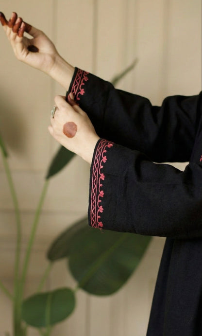 Black Saffron Rose Aari Embroidered Fine Cashmilon Pheran