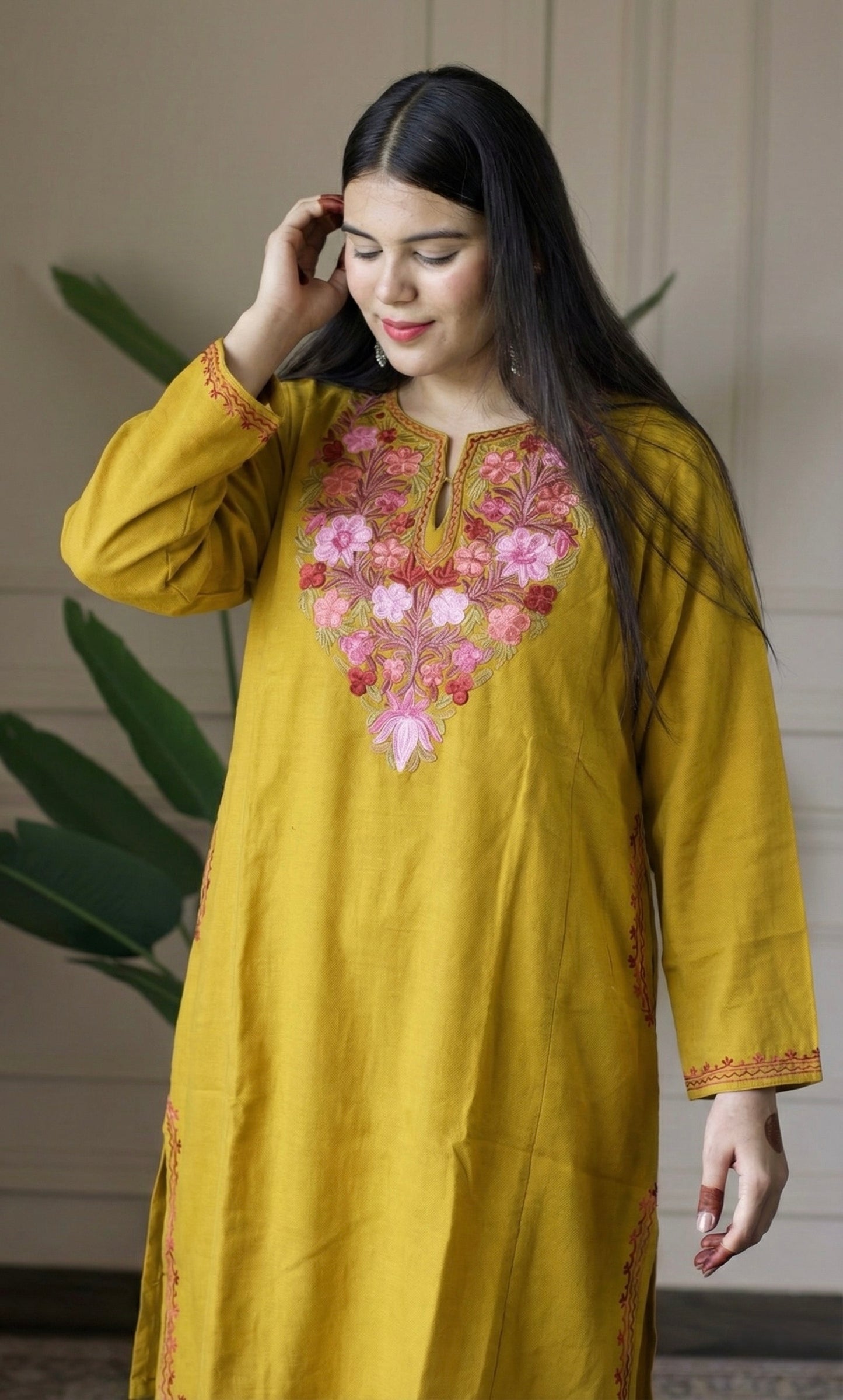 Golden Blush Bloom Aari Embroidered Fine Cashmilon Pheran