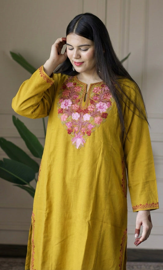 Golden Blush Bloom Aari Embroidered Fine Cashmilon Pheran