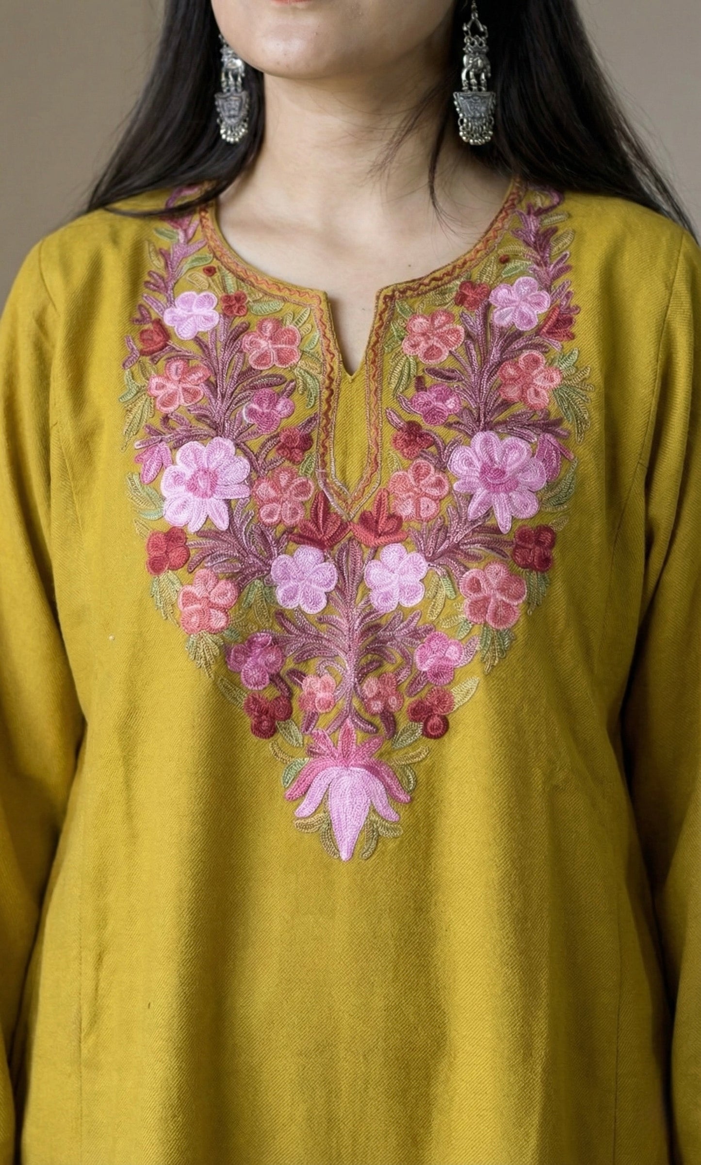 Golden Blush Bloom Aari Embroidered Fine Cashmilon Pheran