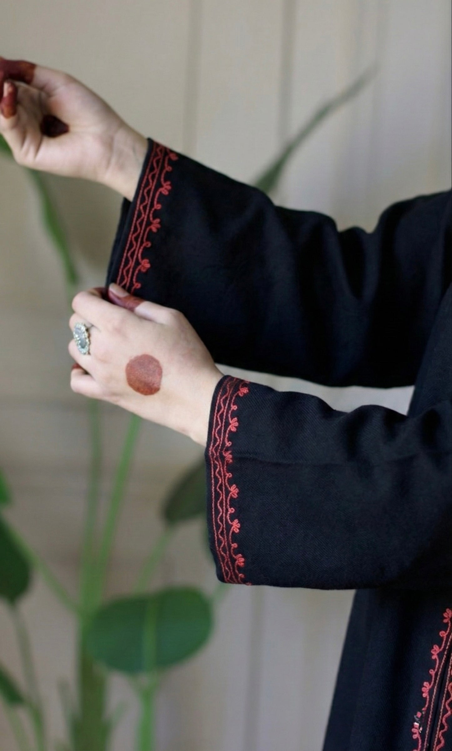 Sunset Bloom Black Aari Embroidered Fine Cashmilon Pheran