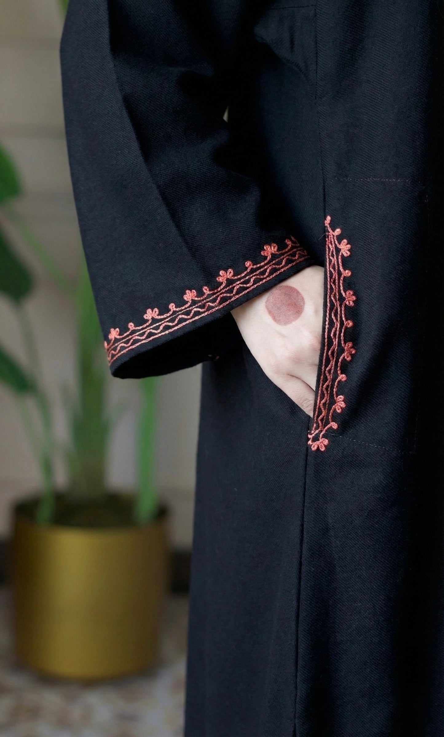 Sunset Bloom Black Aari Embroidered Fine Cashmilon Pheran