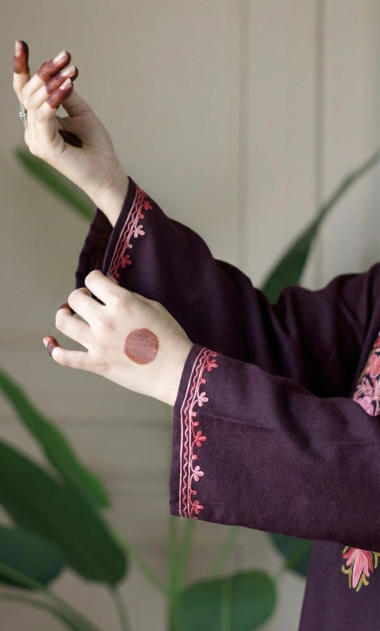 Deep Wine Rose Ember Aari Embroidered Fine Cashmilon Pheran