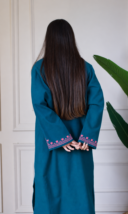 Deep Sea Green Rose Aari Embroidered Fine Cashmilon Pheran